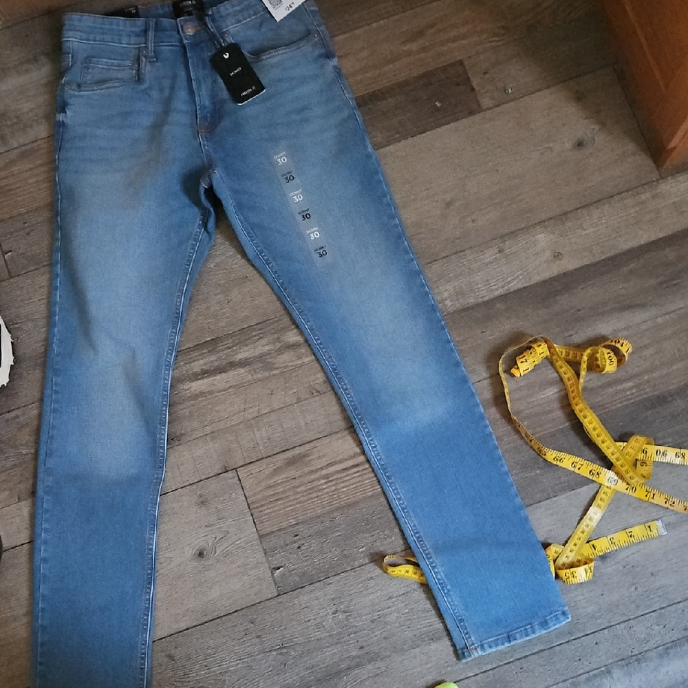 Size 30 Forever 21 Mens Blue Jeans Skinny New With Tags. Mid Rise, Narrow Hip